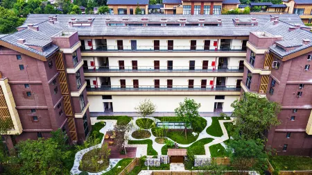 Qingcheng Mountain flowers fall twelve courtyard Отели рядом с достопримечательностью «Baiyun Wanfo Cave»