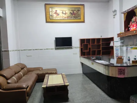 Jinfeng Hotel (Meilin Town) Отели рядом с достопримечательностью «Weimei Health Valley Tourism Resort»