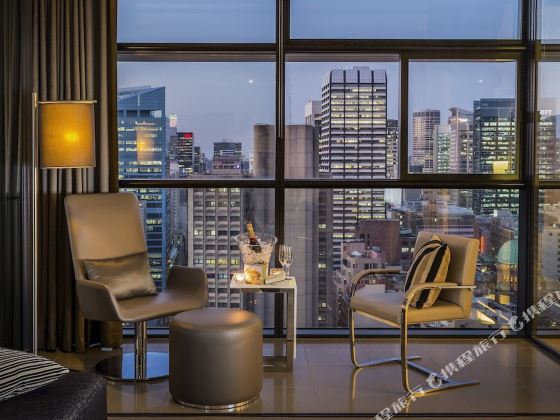 INisle|Skyview Hotel&Bar
