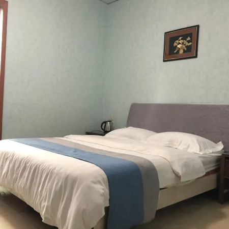 Aiya Hotel (Neijiang East Station)