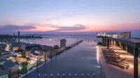 The Base Central Pattaya Super Condo Hotels in Pattaya