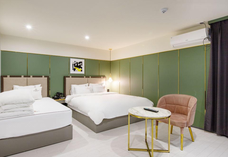 Brown-Dot Hotel Minam