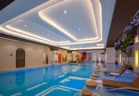 Aitingbao Hot Spring Hotel (Xishuangbanna jinghongGaozhuang Xishuangjing Xingguang Night Market) - Romantic