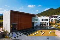 Chunfeng Baiyang Homestay Hotels near Zhushi Dock