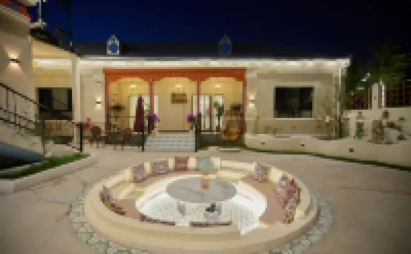 Yining Huatian Bieyuan Homestay (Liuxing Street Scenic Area)