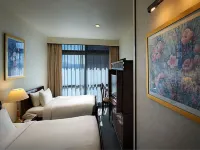 Real Point Suites at Times Square - Beach