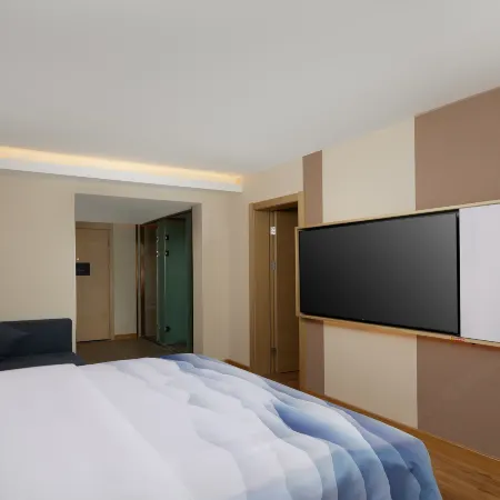 Fengyuan Century Hotel (Xichang Yuelianghu Wetland Park Branch)