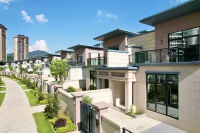 環季溫泉度假飯店（依雲四季店） 南崑山溫德姆溫泉水樂園度假區附近的飯店