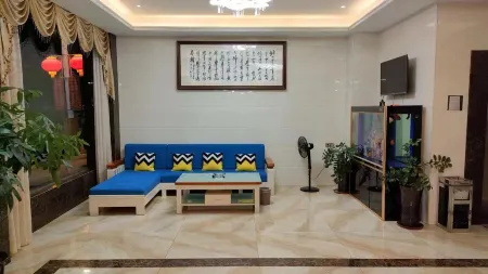Lingao Ruoya Business Hotel Отели рядом с достопримечательностью «Lingao Confucian Temple»