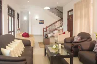 Holistic Villas Hills Hotels in Канді