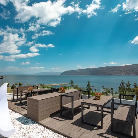 Zaihaiyifang Sunrise Seaview Homestay (Dali Qihai Branch)