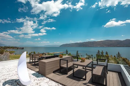 Zaihaiyifang Sunrise Seaview Homestay (Dali Qihai Branch)