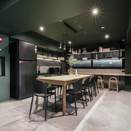 Cher Hostel Bangkok Отели рядом с достопримечательностью «Станция метро Ratchadapisek»