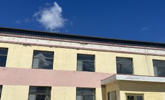 Qinhu Hotel