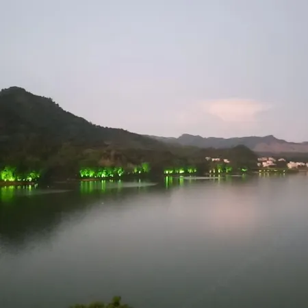 Bama Dream Lake Homestay