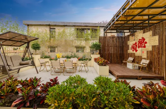 花築·拾光岸戀民宿（大良鐘樓地鐵站清暉園店） 佛山酒店