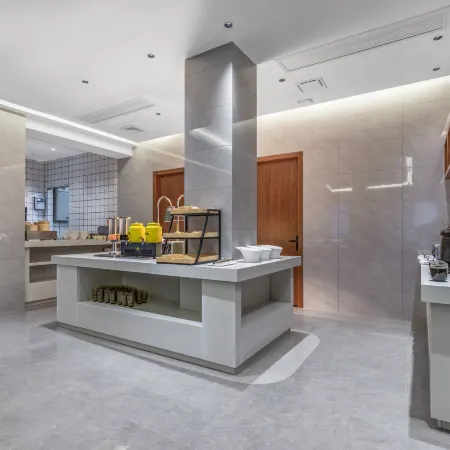 Aifeel Hotel (Yingshan Wanda Plaza)