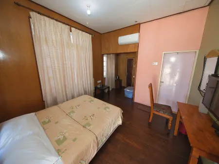 Hotel O Teratak Samuderakita, Chalet & Guesthouse Отели в г. Batu Rakit