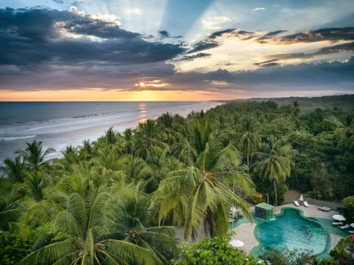 Clandestino Beach Hotels in Parrita