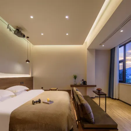 Ruyi Meiju Hotel (The Old Town of Lijiang Dashuiche Store)