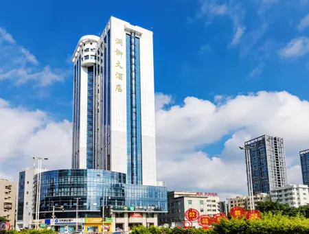 Runliu Grand Hotel (Liuzhou Five Star Pedestrian Street) Отели рядом с достопримечательностью «Liuzhou Zoo»