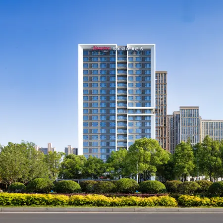Xinyang Hampton by Hilton Hotel