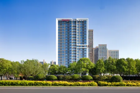 Xinyang Hampton by Hilton Hotel Отели рядом со станцией Xinyang East Railway Station