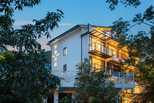 安吉季意·星空泳池臨溪溫泉度假民宿（雲上草原熊貓樂園店）