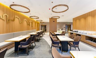 Palace Hotels(Jiaozuo High-speed Rail Station Xinhua Street)