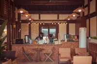 Yunoji Forest Courtyard Homestay (Wufengxi Ancient Town)