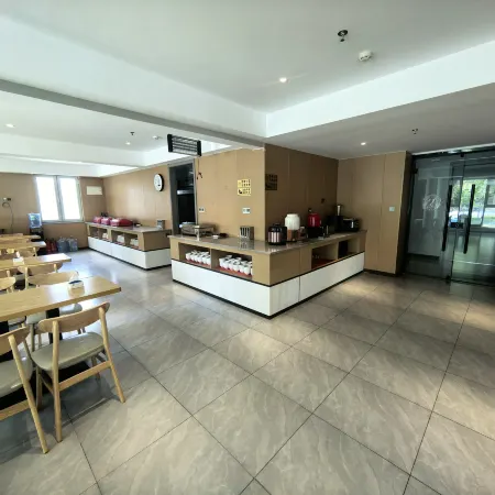 Holiday Lanting · LUXE Smart Audio-visual Designer Homestay
