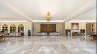 Vienna International Hotel lassic Edition Sichuan College of Electronic and Mechanical Engineering - parking
