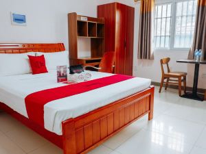 RedDoorz Plus Near Camella la Brisa Lapulapu