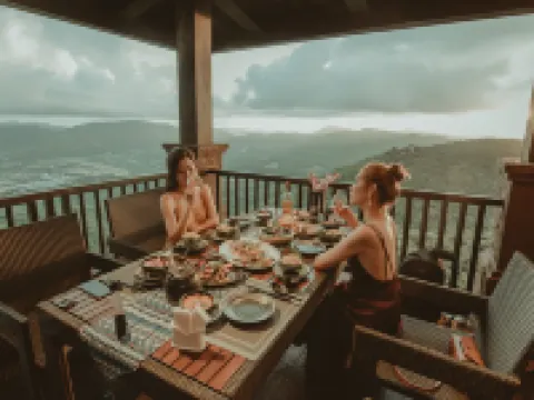 Yalong Bay Earthly Paradise Birds Nest Resort