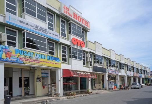 OYO 89831 Sri Sena Hotel - Housity