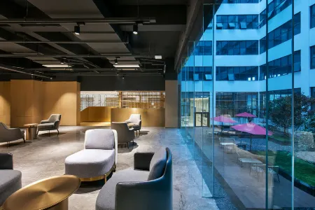 Jinuo Hotel Отели рядом с достопримечательностью «Wuhan University of Light Industry (Huanhu Middle Road)»