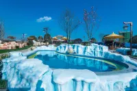 Four Seasons Guizhou · Mountain Hot Springs Water World Hotel - Pools