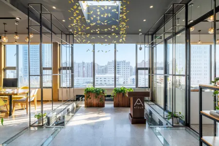 Shanghai Lujiazui Minsheng Road subway station Atour Hotel Отели рядом с достопримечательностью «Shanghai Maritime University East Campus»