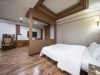 龍仁庫裏南酒店 鄰近三嘉洞的酒店