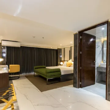Star Plaza Hotel
