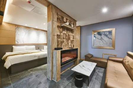 Aura Hotel