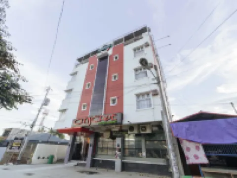 RedDoorz Plus near SM Lanang Davao Hotels near SMX Convention Center Davao