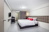 Livotel Express Hotel Ramkhamhaeng 50 Bangkok - No Parking Отели рядом с достопримечательностью «Банг Капи Торговый центр»