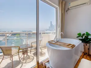 Floral Hotel·Qiyue Hotel (Qingdao Olympic Sailing Center May 4th Plaza store)