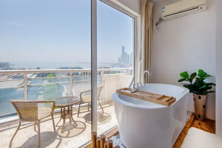 Floral Hotel·Qiyue Hotel (Qingdao Olympic Sailing Center May 4th Plaza store) Отели рядом с достопримечательностью «Qingdao Administrative Institute»