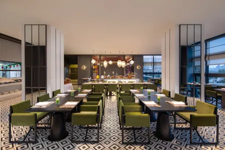 Ramada Plaza by Wyndham Xiangtan Wanlou Отели рядом с достопримечательностью «Hunan University of Science and Technology Gymnasium»