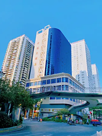 Zhuzhou jinlong Hotel (Zhuzhou Railway Station Clothing Market) Отели рядом с достопримечательностью «Hunan Zhuzhou Vocational Education City Health School»
