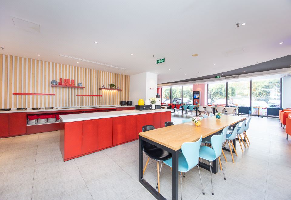 Ibis 호텔 조식 뷔페