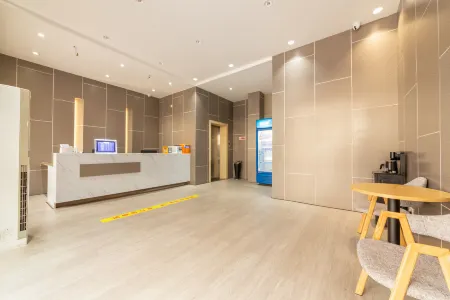 Ganzhou Yuexiang Life Theme Hotel (Nanmenkou Yuwanli Branch) Отели рядом с достопримечательностью «Jiangxi University of Science and Technology (East to Zhongcheng Mansion)»