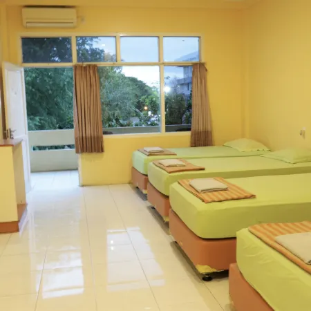 PLUM Hotel Lading Banda Aceh Отели в г. Банда Асех